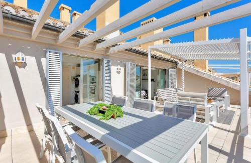 Sotogrande Apartment | YOLO Spaces - Sotogrande Ocean View Penthouse