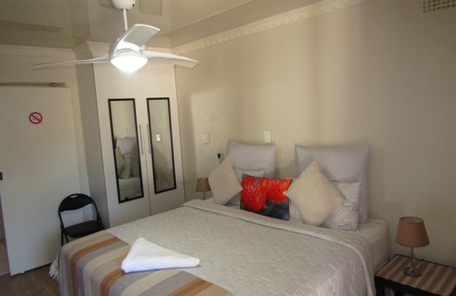 Amalinda Bed & Breakfast | Yolonwabo bed and breakfast