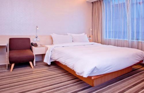 Zhongshan Hotel | Yomi Hotel - ShuangLian MRT