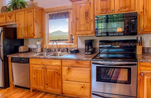 Helen Cabin | Yonah Vista - Luxury Couples Cabin with Phenomenal Mountain Views