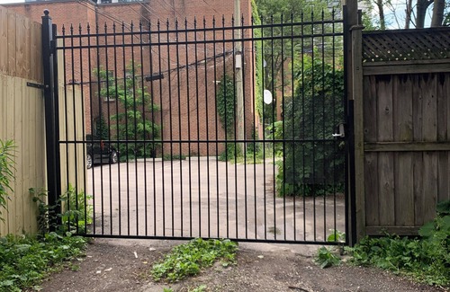 Garden District House | Yonge/Dundas park view