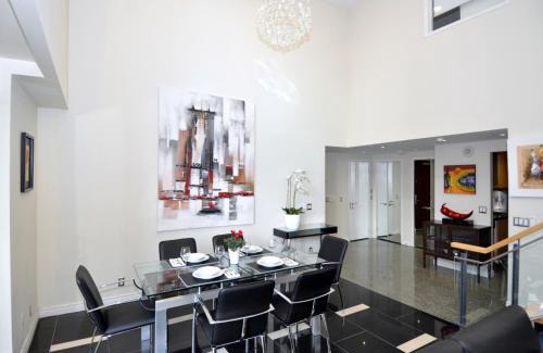 Downtown Toronto Hotel | Yonge Suites Apart Hotel