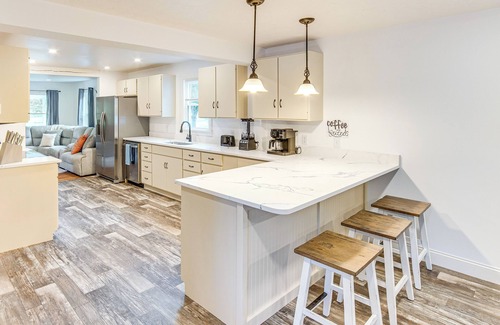 York House | York Farmhouse Hideaway Near Lake Redman