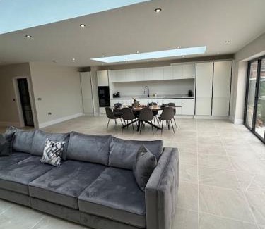 Huntington House | York Fields Retreat - 4 Ensuite Bedrooms