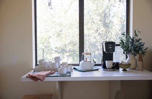 Mariposa House | Yosemite-BaseCamp is a Hilltop Tranquil LUX Ranch-house Retreat - sleeps 6 to 8