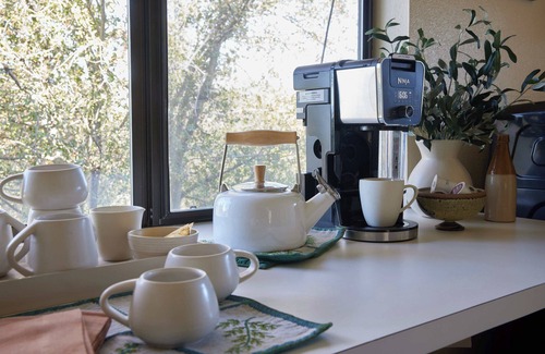 Mariposa House | Yosemite-BaseCamp is a Hilltop Tranquil LUX Ranch-house Retreat - sleeps 6 to 8