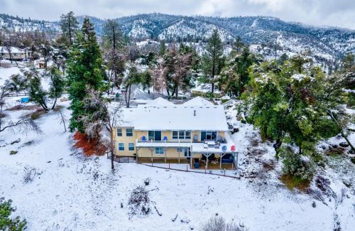 Coarsegold House | Yosemite Bass Lake VIEWS, 2 Homes, Games, Hot Tub