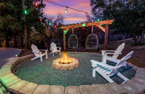 Coarsegold House | Yosemite Bass Lake VIEWS, 2 Homes, Games, Hot Tub