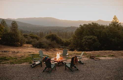 Mariposa Ski Chalet | Yosemite Charm by Casa Oso with spa and breathtaking views