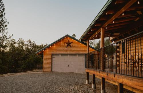 Mariposa Ski Chalet | Yosemite Charm by Casa Oso with spa and breathtaking views