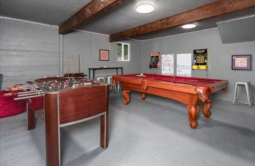Yosemite Forks House | Yosemite Corner w NEW game room/Hot Tub/EV more