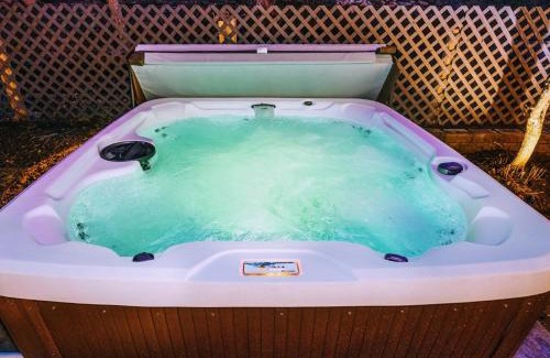 Oakhurst House | Yosemite Country House sleeps 20 w/hot tub, firepit, bonus studio