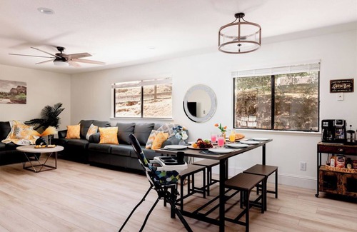 Oakhurst House | Yosemite Hillview - Large home with Pool and Hot Tub, Pet friendly!