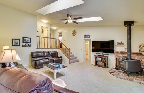 Groveland House | Yosemite Home Base Community Perks and Lake Access!
