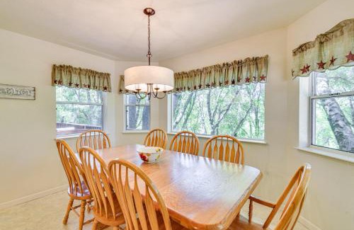 Groveland House | Yosemite Home Base Community Perks and Lake Access!
