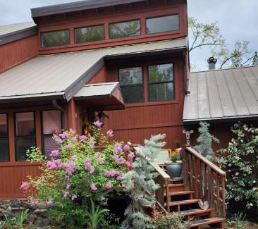 Oakhurst Cabin | Yosemite Mountain Retreat