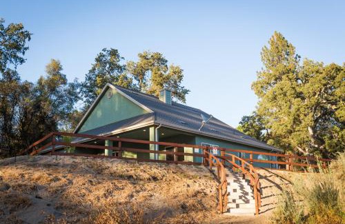 Oakhurst House | Yosemite Sandy River Retreat