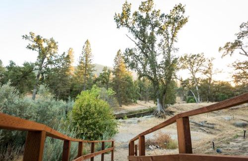 Oakhurst House | Yosemite Sandy River Retreat
