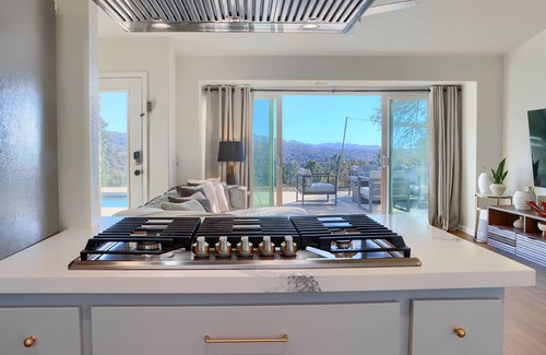 Mariposa House | Yosemite Serenity: Hilltop pool, hot tub and firepit!