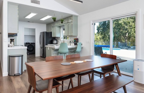 Mariposa House | Yosemite Sunrise Retreats: 2 Homes on 5 Acres! Pool, 2 Spas, 50 min to Yosemite!