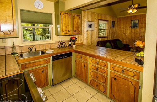 Mariposa House | Yosemite’s Hitescove Hideaway!