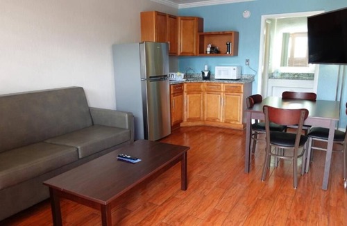 June Park House | You Found It! Free Breakfast, Free Parking, Pool