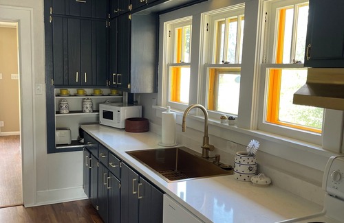 Terre Haute House | You'll love your stay at the Azul Abode centrally located in Terre Haute!