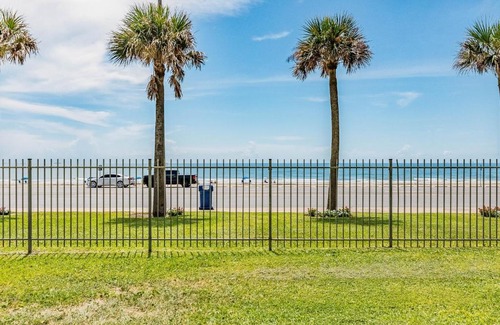 Galveston Hotel | You, Me & The Sea