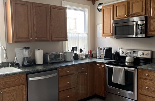 Hudson Apartment | You're in the Pink at a lovely and comfortable1900s home in a quiet neighborhood