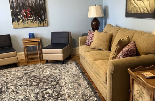 Hudson Apartment | You're in the Pink at a lovely and comfortable1900s home in a quiet neighborhood