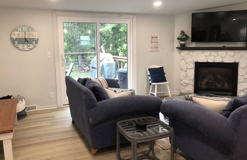 Holcombe House | You will love this Lake Holcombe lake home property suitable for large families
