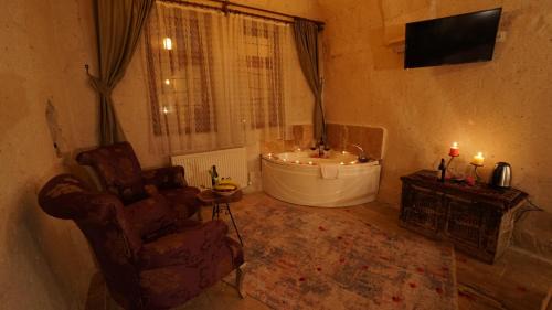 Ortahisar Hotel | Young Cave
