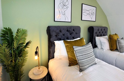 Clifton Apartment | Your Apartment Fredrick Place - No 6