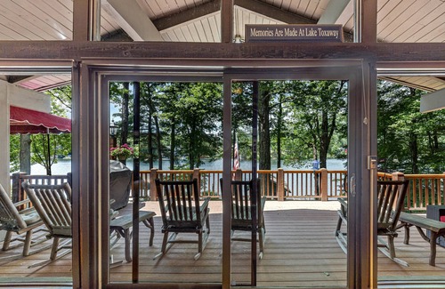 Lake Toxaway House | Your Blue Ridge Vacation Awaits in this Luxurious Lake-Front Home.