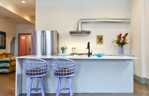 Wicker Park Apartment | Your Chicago Tropical Oasis in the Heart of Wicker Park!