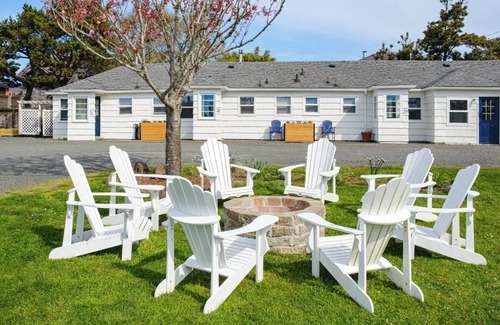 Downtown Cannon Beach Hotel | Your Coastal Stay with Walkable Charm & Shopping! Onsite Parking!