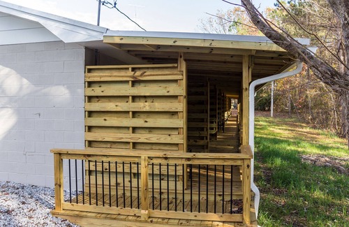 Iuka Apartment | Your cosy getaway to PickWick Lake: Coleman Park studios