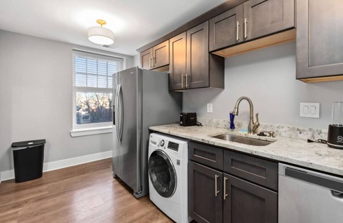 Midtown Apartment | Your Cozy 2-Bedroom Midtown
