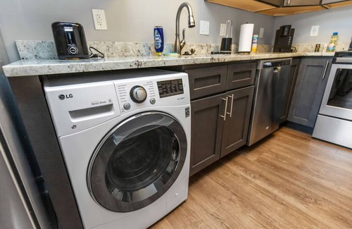 Midtown Apartment | Your Cozy 2-Bedroom Midtown