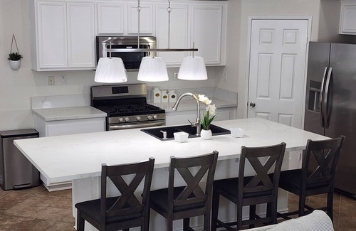 El Centro House | Your Dream 5 BR Getaway -Sleeps 11+-Great Location