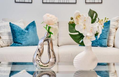 Southeast Calgary House | Your Happy Place Seton3 bed. Sleeps 6. 2.5bath