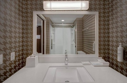 Garden Grove Hotel | Your Home Away From Home! Free Breakfast, Pet-friendly Property!