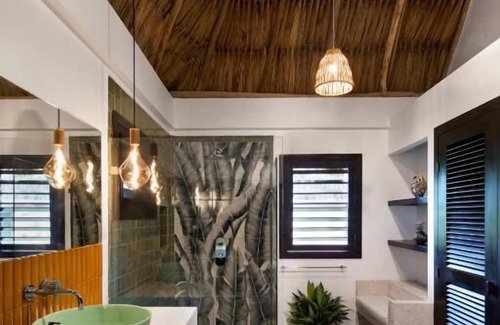 San Pedro Hotel | Your Home Away From Home! Minutes Away to Boca Del Rio Park and Central Park!