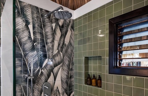 San Pedro Hotel | Your Home Away From Home! Minutes Away to Boca Del Rio Park and Central Park!