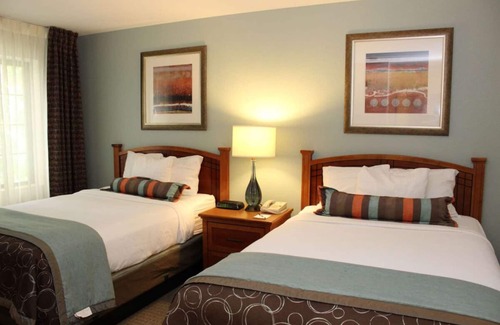 Vancouver Resort | Your Home Away From Home! 3 Comfortable Units, Free Breakfast, Outdoor Pool!