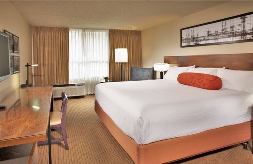 Wilburton House | Your Home Away From Home! Spacious Living Area, Outdoor Pool, Free Parking