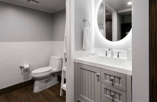 Marathon Resort | Your Home Away From Home! 4 Comfortable Units, Free Parking, Pool and Hot Tub