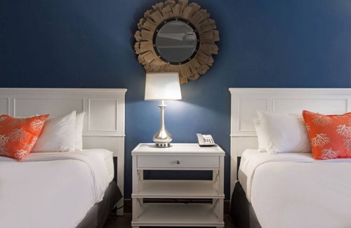 Marathon Resort | Your Home Away From Home! 4 Comfortable Units, Free Parking, Pool and Hot Tub