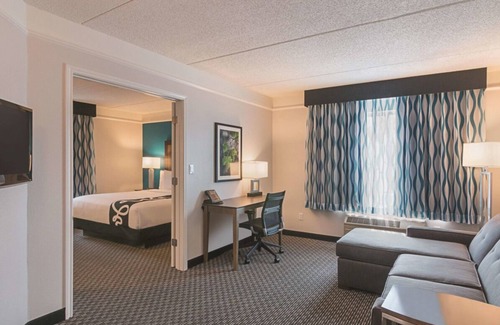 Orlando House | Your Home Away From Home! 4 Convenient Units, Pool, Pets Allowed