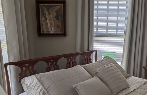 Wooster Apartment | /Your home away from home! One bedroom apt. in 1920's Dutch Colonial. Near COW..